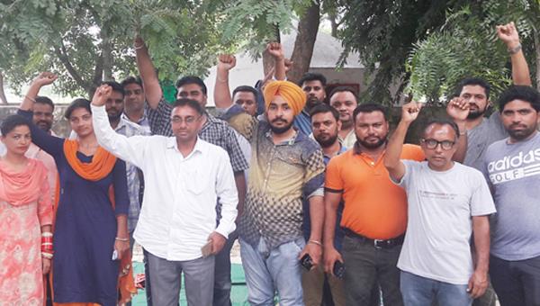 mnrega workers also made slogans