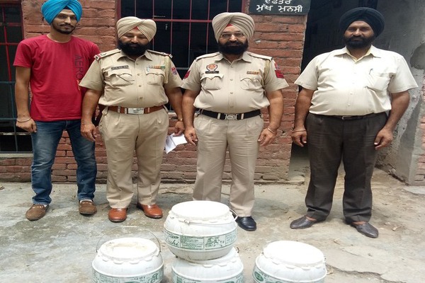 ਚਾਰ ਕੇਨ ਲਾਹਣ ਬਰਾਮਦ