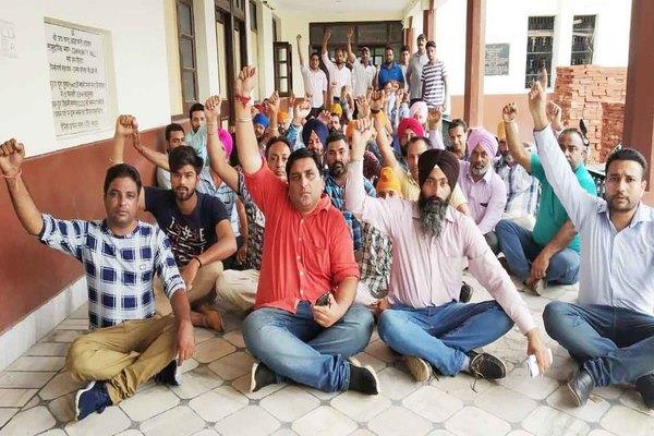 lineman union sloganeering