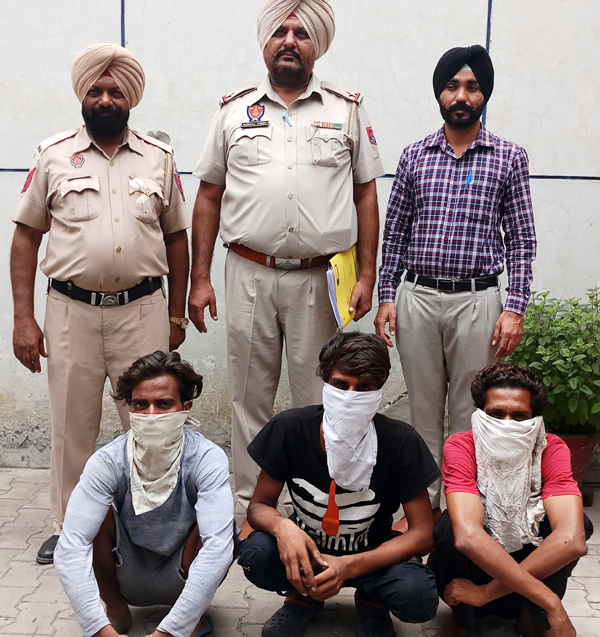 ਗੁਰਦੁਆਰਾ ਸਾਹਿਬ ਦਾ ਸ਼ੀਸ਼ਾ ਭੰਨ ਕੇ ਦਿੱਤਾ ਚੋਰੀ ਨੂੰ ਅੰਜਾਮ