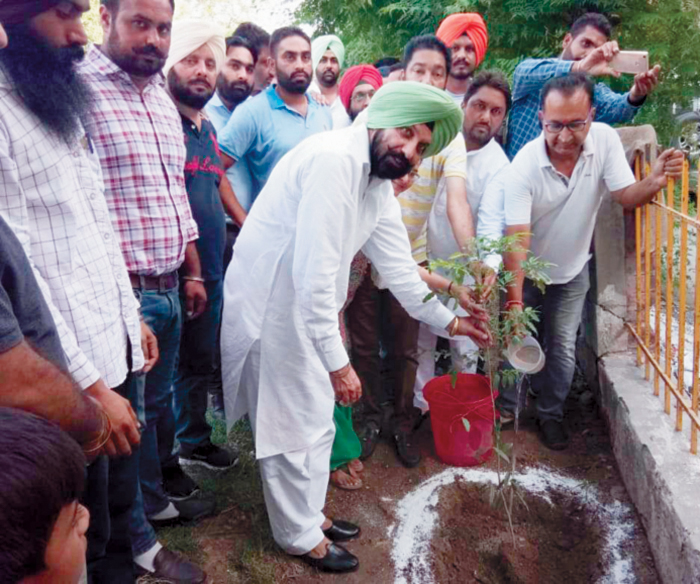 ਸਵਰਗਵਾਸੀ ਸ਼੍ਰੀਮਤੀ ਸਵਦੇਸ਼ ਚੋਪੜਾ ਦੀ ਯਾਦ ''ਚ ਸ਼ਹਿਰ ਦਾ ਨੰਬਰ ਇਕ ਪਾਰਕ ਬਣੇਗਾ