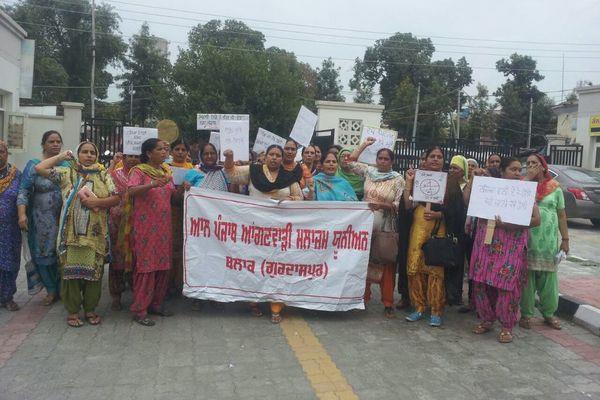 against drugs anganwadi workers opened morcha
