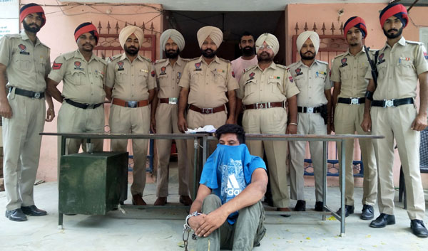 ਭਗੌੜਾ 315 ਬੋਰ ਦੇ ਨਾਜਾਇਜ਼ ਪਿਸਤੌਲ ਸਣੇ ਅੜਿੱਕੇ