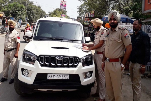 ਅਧੂਰੇ ਦਸਤਾਵੇਜ਼ ਵਾਲੇ ਵਾਹਨਾਂ ਦੇ ਚਲਾਨ ਕੱਟੇ