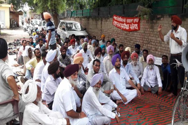 ਪੀ. ਡਬਲਯੂ. ਡੀ. ਟੈਕਨੀਸ਼ੀਅਨ ਤੇ ਕਲਾਸ ਫੋਰ ਮੁਲਾਜ਼ਮ ਯੂਨੀਅਨ ਵੱਲੋਂ ਧਰਨਾ