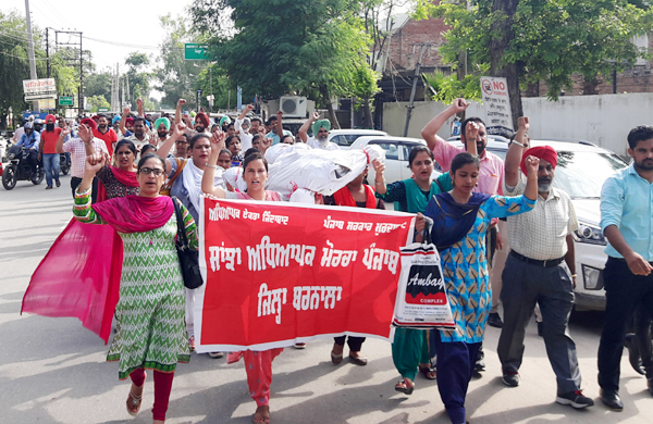 ਸਿੱਖਿਆ ਮੰਤਰੀ ਦੀ ਧਰਨੇ ਨਾ ਲਾਉਣ ਸਬੰਧੀ ਚਿਤਾਵਨੀ ਖਿਲਾਫ ਪ੍ਰਦਰਸ਼ਨ