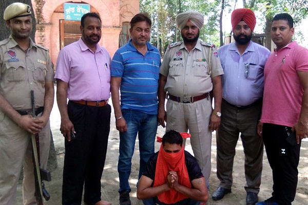 300 ਨਸ਼ੇ ਵਾਲੀਆਂ ਗੋਲੀਆਂ ਸਣੇ ਕਾਬੂ