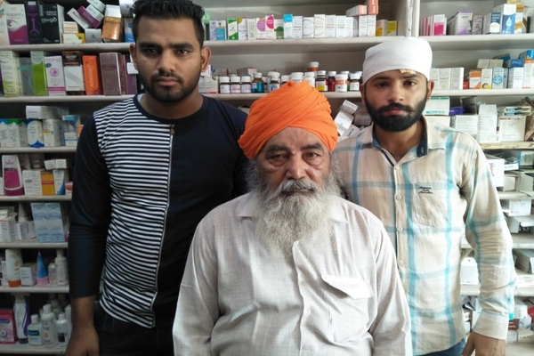 ਚੋਰਾਂ ਇਕੋ ਰਾਤ ਚਾਰ ਦੁਕਾਨਾਂ ਨੂੰ ਬਣਾਇਆ ਨਿਸ਼ਾਨਾ, 2.50 ਲੱਖ ਰੁਪਏ ਦਾ ਨੁਕਸਾਨ