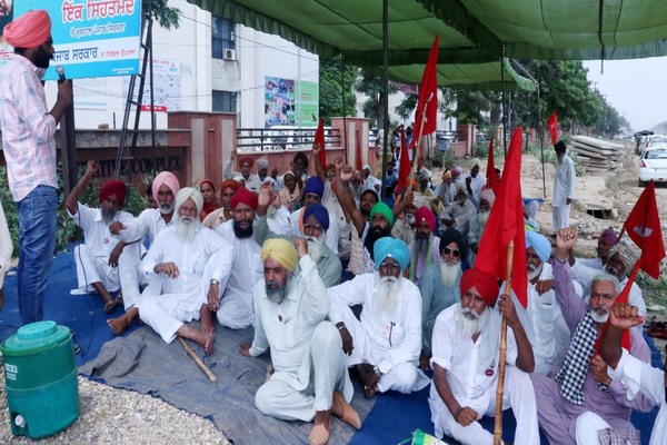 ਕੁਲਹਿੰਦ ਕਿਸਾਨ ਮਜ਼ਦੂਰ ਸਭਾ ਵੱਲੋਂ ਨਾਅਰੇਬਾਜ਼ੀ