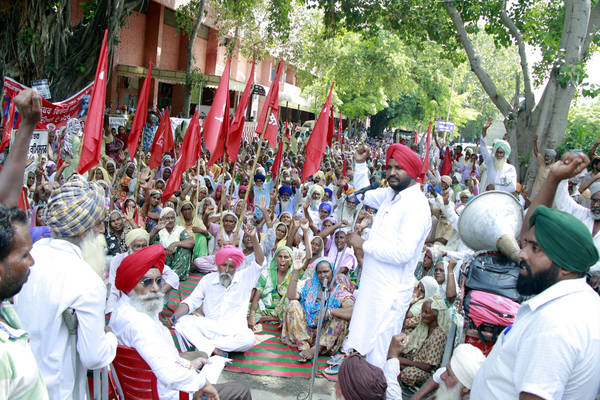 ਮਜ਼ਦੂਰਾਂ ਨੇ ਡੀ. ਸੀ. ਦਫਤਰ ਅੱਗੇ ਰੈਲੀ ਕਰ ਕੇ ਪ੍ਰਗਟਾਇਆ ਰੋਹ