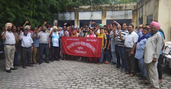 ਤਨਖਾਹਾਂ ਲੈਣ ਲਈ ਵੀ ਕਰਨਾ ਪੈ ਰਿਹੈ ਸੰਘਰਸ਼