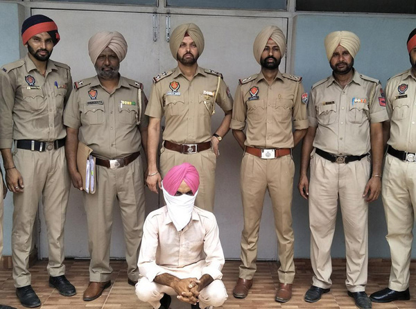 ਵੱਖ-ਵੱਖ ਬੈਂਕਾਂ ਤੋਂ ਇਕ ਹੀ ਜ਼ਮੀਨ ’ਤੇ ਲਿਆ 1 ਕਰੋਡ਼ 3 ਲੱਖ ਰੁਪਏ ਕਰਜ਼ਾ