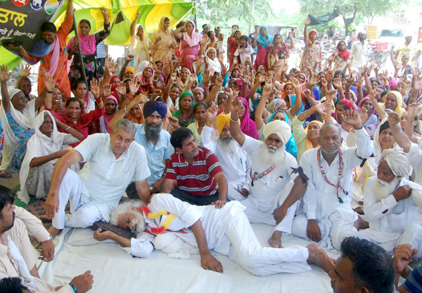 ਭੁੱਖ ਹਡ਼ਤਾਲ ’ਤੇ ਬੈਠੇ ਬਜ਼ੁਰਗ ਕਾਂਗਰਸੀ ਆਗੂ ਦੀ ਹਾਲਤ ਵਿਗਡ਼ੀ