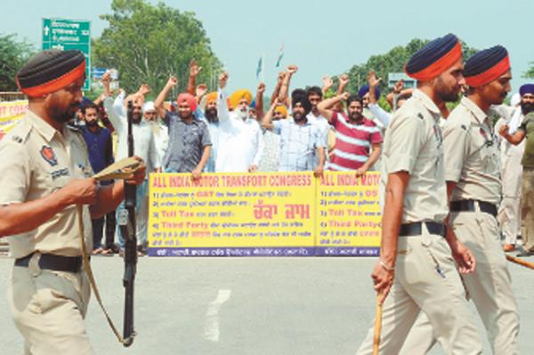 truck operators came protest