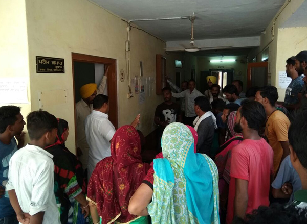 ਨਗਰ ਕੌਂਸਲ ਦੇ ਸਫਾਈ ਸੇਵਕਾਂ ਨੇ ਕੀਤਾ ਰੋਸ ਪ੍ਰਦਰਸ਼ਨ