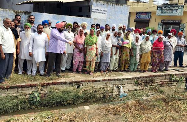 residents protested after going to rain water in houses