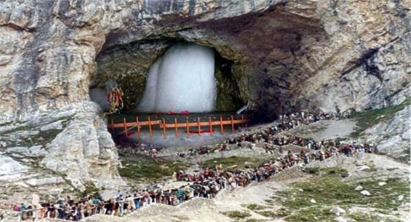 amarnath yatra  2553 shiv devotees worship in holy cave
