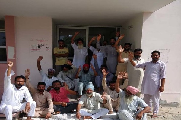 ਕਿਸਾਨਾਂ ਨੇ ਐੱਸ. ਡੀ. ਓ. ਤੇ ਜੇ. ਈ. ਖਿਲਾਫ਼ ਕੀਤੀ ਨਾਅਰੇਬਾਜ਼ੀ