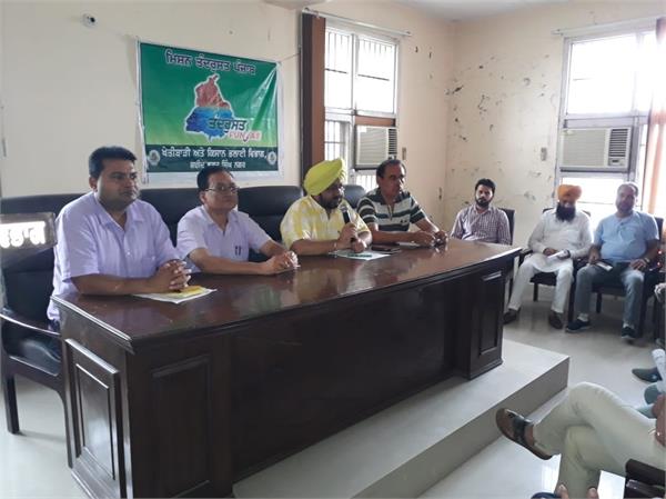 agriculture officer meeting with fertilizers and pesticides dealers