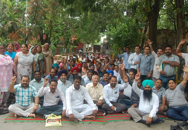 ਨਗਰ ਕੌਂਸਲ ਕਰਮਚਾਰੀਆਂ ਨੇ ਕੀਤੀ ਨਾਅਰੇਬਾਜ਼ੀ