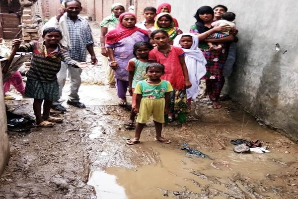 ਗਲੀ ਨਾ ਬਣਨ ਕਰ ਕੇ ਵਾਰਡ ਵਾਸੀ ਹੋ ਰਹੇ ਨੇ ਪ੍ਰੇਸ਼ਾਨ