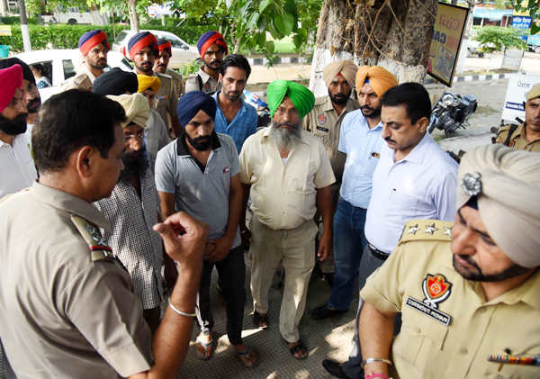 3 ਡਾਕਟਰਾਂ ਦੇ ਬੋਰਡ ਨੇ ਕੀਤਾ ਲਾਸ਼ ਦਾ ਪੋਸਟਮਾਰਟਮ, ਪਰਿਵਾਰਕ ਮੈਂਬਰਾਂ ਨੇ ਸਸਕਾਰ ਕਰਨ ਤੋਂ ਕੀਤਾ ਇਨਕਾਰ