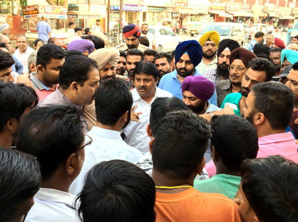 ਲੱਖਾਂ ਰੁਪਏ ਲੈ ਕੇ ਰੇਹਡ਼ੀ ਵਾਲਿਆਂ ਨੂੰ ਜਗ੍ਹਾ ਦੇਣ ’ਚ ਨਗਰ ਕੌਂਸਲ ਨਾਕਾਮ