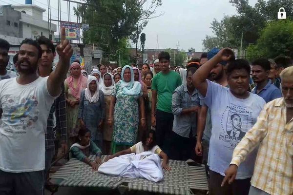 ਪ੍ਰਵੇਸ਼ ਦੀ ਲਾਸ਼ ਜੀ. ਟੀ. ਰੋਡ ’ਤੇਰੱਖ ਕੇ ਪਰਿਵਾਰਕ ਮੈਂਬਰਾਂ ਕੀਤਾ ਪ੍ਰਦਰਸ਼ਨ