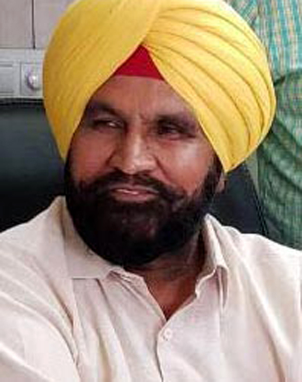 ਅਫਸਰਸ਼ਾਹੀ ਉਪਰ ਚਡ਼੍ਹੀ ਨੀਲੇ ਰੰਗ ਦੀ ਪਰਤ ਨੇ ਕਾਂਗਰਸੀ ਕੀਤੇ ‘ਲਾਲ ਪੀਲੇ’