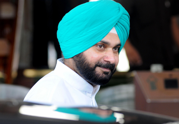 ਡਬਲ ਸਟੈਂਡਰਡ ਨੂੰ ਲੈ ਕੇ ਸਿੱਧੂ ’ਤੇ ਉੱਠੇ ਸਵਾਲ