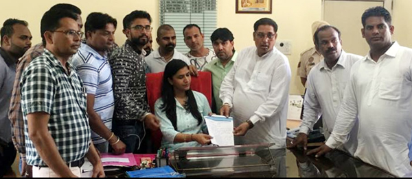 ਡਾ. ਬੀ. ਆਰ. ਅੰਬੇਡਕਰ ਯੂਥ ਫੈੱਡਰੇਸ਼ਨ ਨੇ ਐੱਸ. ਡੀ. ਐੱਮ. ਨੂੰ ਸੌਂਪਿਅਾ ਮੰਗ-ਪੱਤਰ