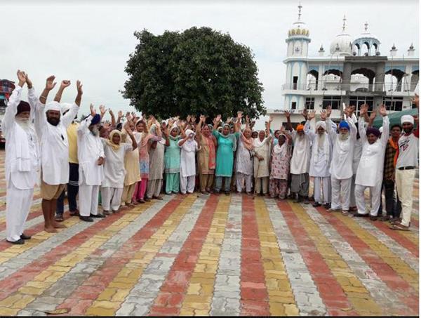 the trap of the neck of sarpanchi