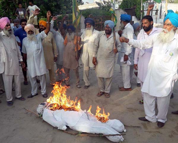 ਕਿਸਾਨਾਂ-ਮਜ਼ਦੂਰਾਂ ਨੇ ਸਾਡ਼ੀ ਪੰਜਾਬ ਸਰਕਾਰ ਦੀ ਅਰਥੀ