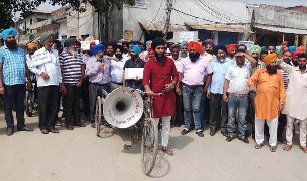 r  m  p  the union protested