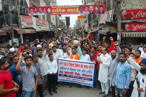 ‘ਨਸ਼ਿਆਂ ਨੂੰ ਜਡ਼੍ਹੋਂ ਖਤਮ ਕਰਨ ਲਈ ਪ੍ਰਸ਼ਾਸਨ ਨੂੰ ਠੋਸ ਕਦਮ ਚੁਕਣੇ ਚਾਹੀਦੇ’