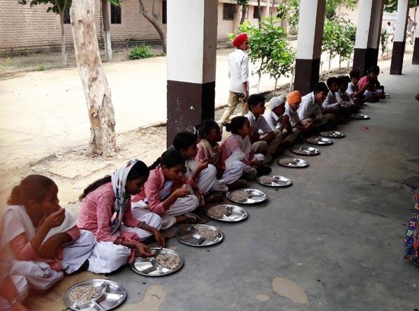 private companies will not supply mid day meals in schools