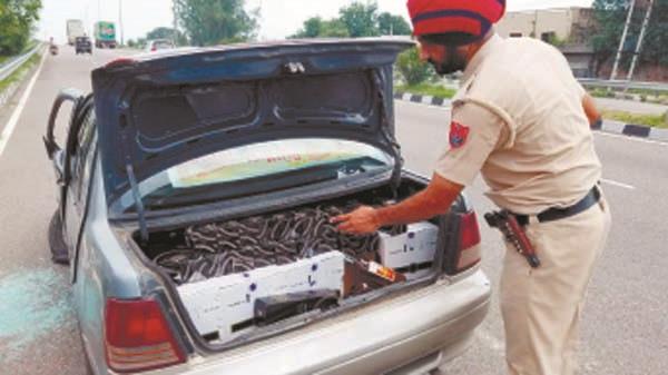 accidental vehicle carrying a jalandhar illicit liquor car