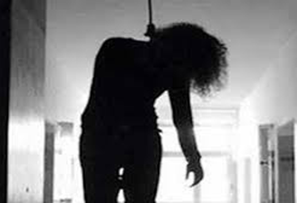 ਬੰਗਾਲੀ ਲੜਕੀ ਨੇ  ਫਾਹ  ਲਿਅਾ, ਮੌਤ