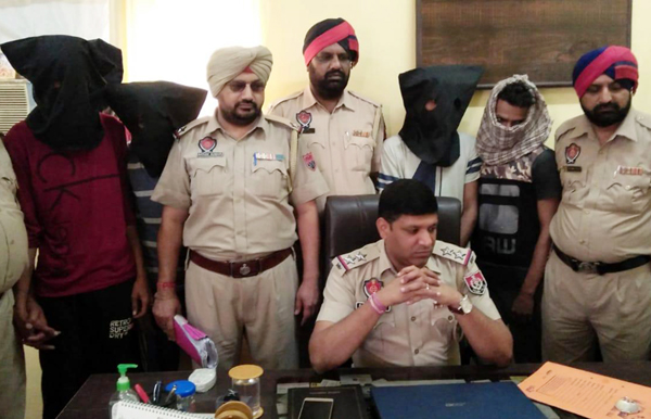 ਲੁਟੇਰਾ ਗਿਰੋਹ ਦੇ 5 ਮੈਂਬਰ ਕਾਬੂ, 4 ਅਜੇ ਵੀ ਫਰਾਰ