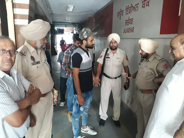 ਮਾਲਕ ਗਏ ਵਿਦੇਸ਼, ਆਸ਼ੂ ਨੇ ਕੰਪਨੀ ਦੇ ਪੈਸਿਅਾਂ ਨਾਲ ਚੁਕਾਈ ਆਪਣੀ ਦੇਣਦਾਰੀ