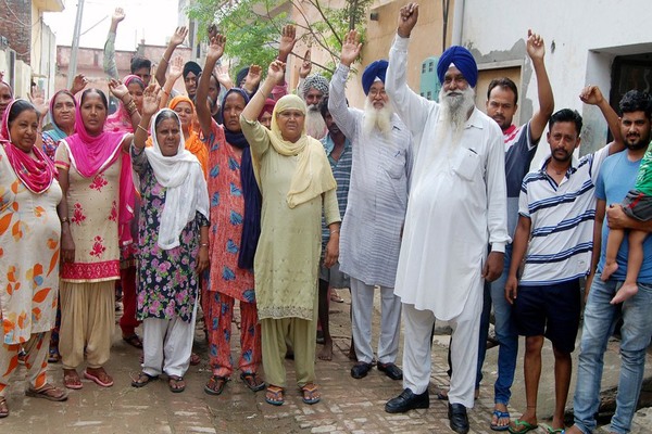 ਕੌਂਸਲਰ ਤੇ ਨਿਗਮ ਵਿਰੁੱਧ ਨਾਅਰੇਬਾਜ਼ੀ