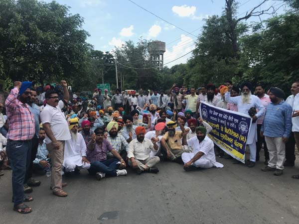 ਜਲ ਸਪਲਾਈ ਸੈਨੀਟੇਸ਼ਨ ਮਸਟਰੋਲ ਇੰਪਲਾਈਜ਼ ਯੂਨੀਅਨ ਨੇ ਸੂਬਾ ਸਰਕਾਰ ਖਿਲਾਫ ਦਿੱਤਾ ਧਰਨਾ