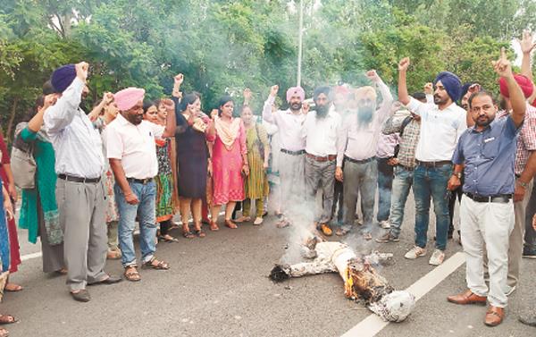 joint teacher morcha blasts