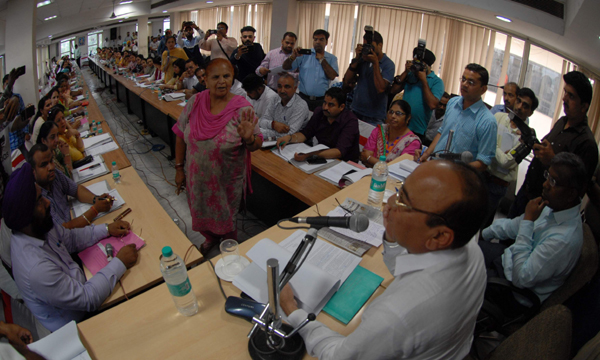 ਕੌਂਸਲਰ ਹਾਊਸ ਦੀ ਬੈਠਕ, 80 ਕੌਂਸਲਰ 6 ਘੰਟੇ ਕੂੜੇ ’ਤੇ ਹੀ ਕਰਦੇ ਰਹੇ ਚਰਚਾ