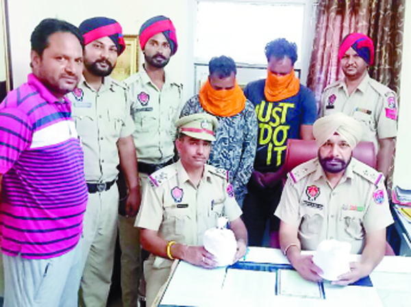 ਨਸ਼ੇ ਵਾਲੇ ਟੀਕਿਅਾਂ  ਦੀ ਸਪਲਾਈ ਦੇਣ ਜਾ ਰਹੇ 2  ਗ੍ਰਿਫਤਾਰ , 43 ਟੀਕੇ ਬਰਾਮਦ