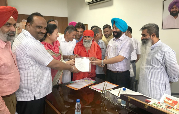 ਪੰਜਾਬ ਗਊਸ਼ਾਲਾ ਮਹਾਸੰਘ ਨੇ ਕਾਂਗੜ ਤੇ ਆਸ਼ੂ ਨੂੰ ਮੰਗ ਪੱਤਰ ਸੌਂਪੇ