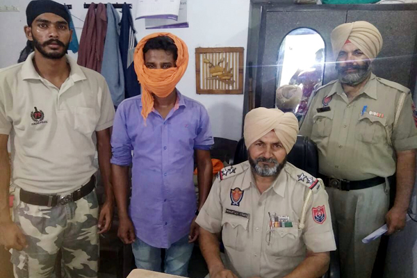 34 ਬੋਤਲਾਂ ਨਾਜਾਇਜ਼ ਸ਼ਰਾਬ ਫੜੀ, 2 ਕਾਬੂ