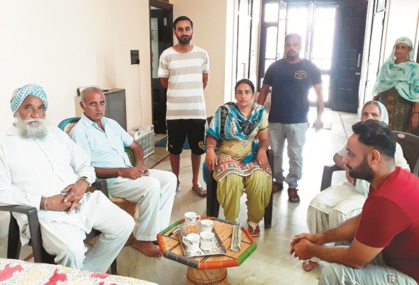 ਘਰ ''ਚ ਚੋਰੀ, ਹਜ਼ਾਰਾਂ ਦੀ ਨਕਦੀ ਤੇ ਮੋਬਾਇਲ ਲੈ ਗਏ