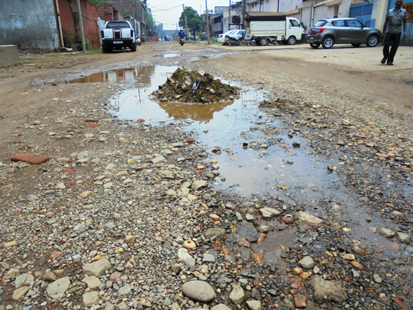 ਫੋਕਲ ਪੁਆਇੰਟ ਫੇਜ਼-8 ਤੇ 4 ਦੇ ਕਾਰੋਬਾਰੀ ਨਰਕ ਭਰੇ ਮਾਹੌਲ ''ਚ ਕੰਮ ਕਰਨ ਲਈ ਮਜਬੂਰ