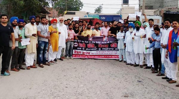 ਭਗਵਾਨ ਵਾਲਮੀਕਿ ਜੀ ਕੇਂਦਰੀ ਮੰਦਰ ਨੇ ਕੱਢਿਆ ਕੈਂਡਲ ਮਾਰਚ